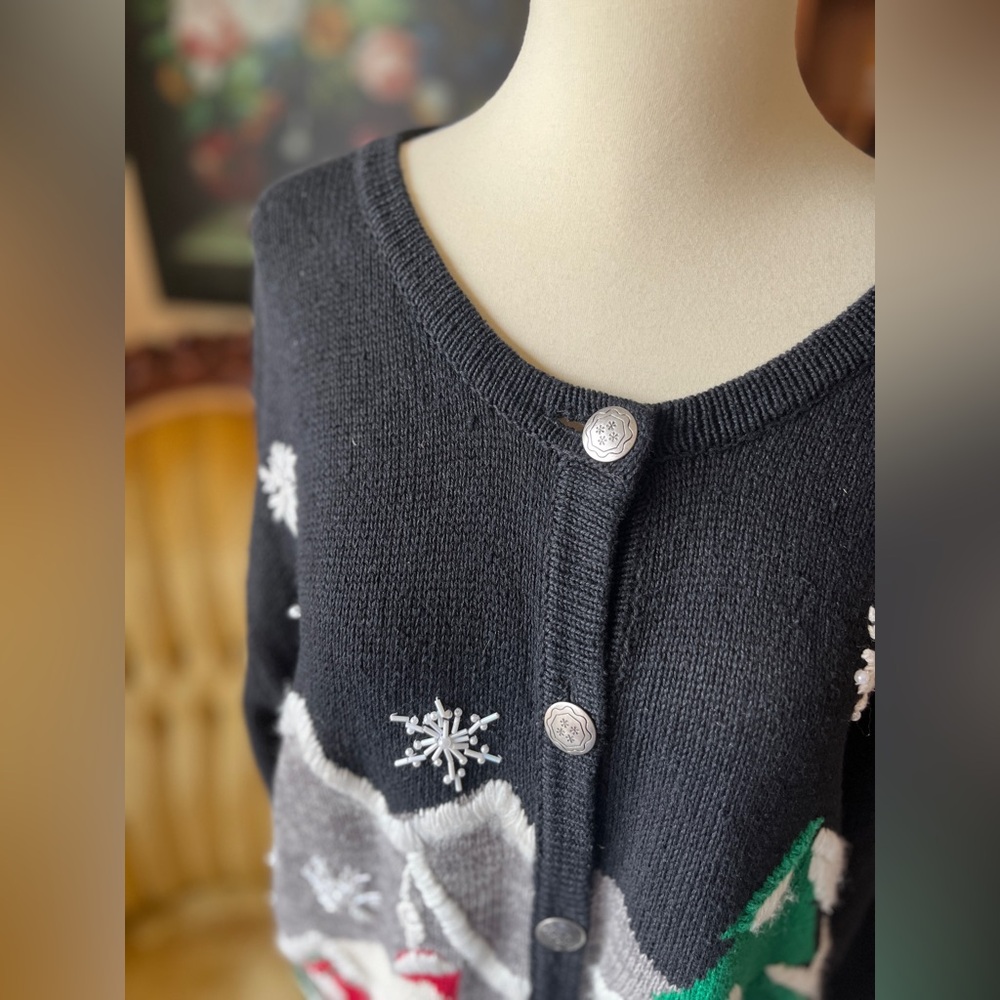 โพ Vintage Bobbie Brooks embroidered and beaded Christmas sweater cabin scene - Picture 5 of 8